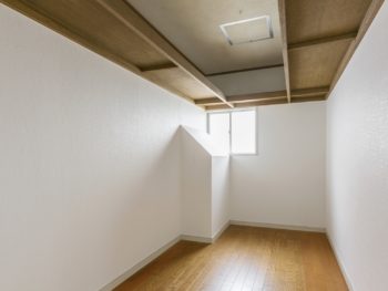 壁紙、天井、床がリフォームされると新築の様に気持ちよく過ごせます。