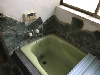 浴室は在来工法からユニットバスへのリフォームです。冬場の冷たいお風呂場がお悩みでした。