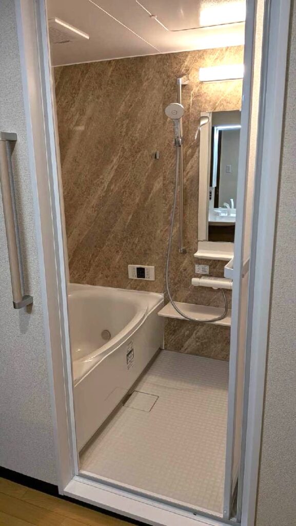 柳井市マンションの浴室リフォーム
LIXIL「リノビオ」4日・130万円