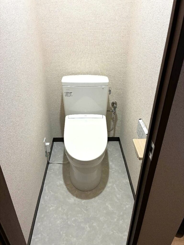 トイレのリフォーム
TOTO ピュアレストQR+SS2A 2.5日・35万円